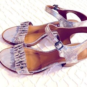 NWT Trask Silver Metallic Leather Sandals Size 6